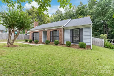 8611 Mission Hills Rd, Charlotte, NC 28227