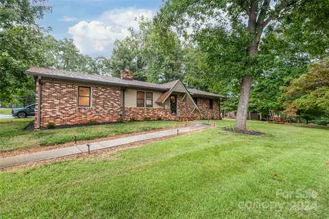 1106 Robinhood Ln, Kannapolis, NC 28081