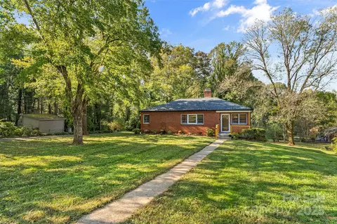 105 Walton Rd, Morganton, NC 28655
