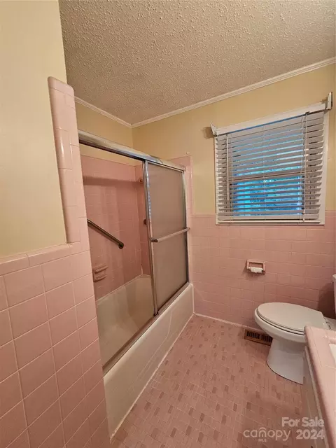 Bath - 1784 Deaton Dr, Lancaster, SC 29720 photo 2 of 2