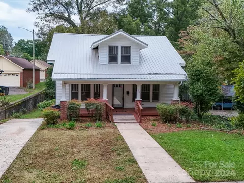 712 Davie Ave, Statesville, NC 28677