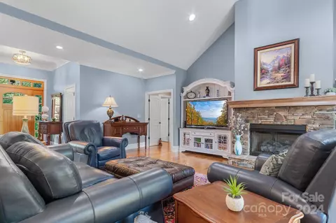 27 Meadowood Ct, Tryon, NC 28782 photo 12