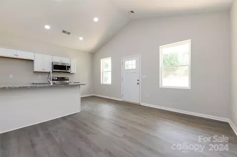 Living - 421 Broad St, Salisbury, NC 28144 photo 2 of 2