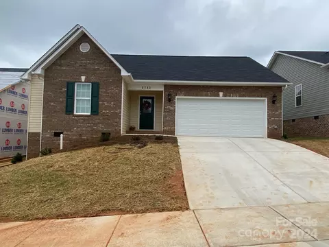 4160 Saltwood Dr, Hickory, NC 28602