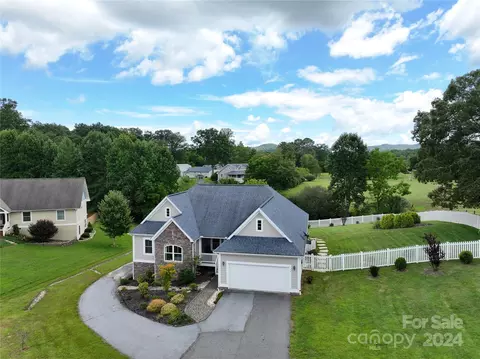 74 Lone Oak Dr, Mills River, NC 28759