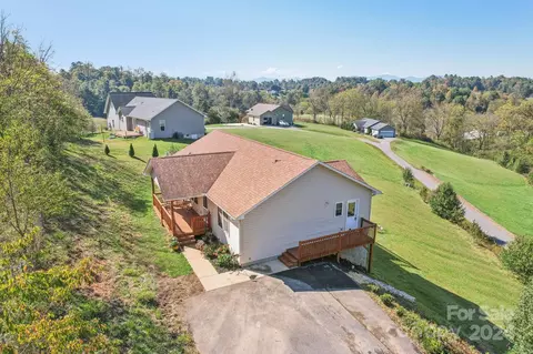 16 New Clayton Ext, Weaverville, NC 28787