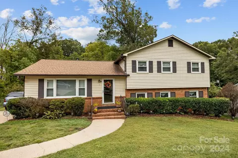 725 Pineborough Rd, Charlotte, NC 28212