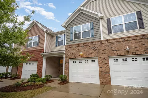 2716 Sawbridge Ln, Gastonia, NC 28056