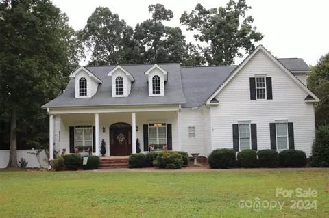 509 Flying Eagle Dr, Clover, SC 29710