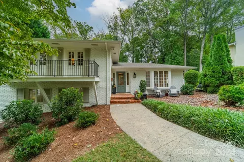 5613 Wintercrest Ln, Charlotte, NC 28209