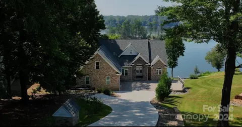 203 High Lake Dr, Statesville, NC 28677