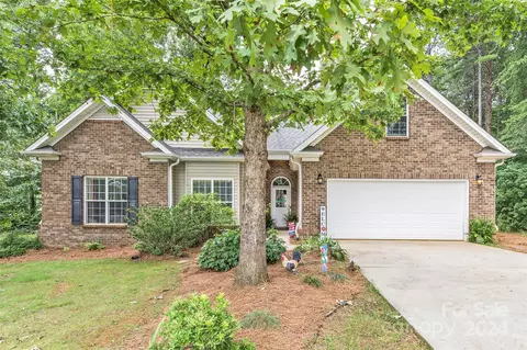 132 W Chinaberry Ct, Mocksville, NC 27028