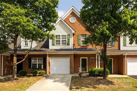 2057 Lennox Square Rd, Charlotte, NC 28210