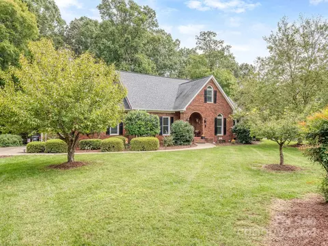 7018 High Oaks Dr, Weddington, NC 28104