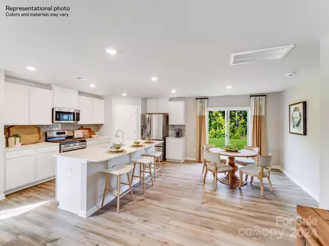 1064 Old Trade 125 St #125, Edgemoor, SC 29712