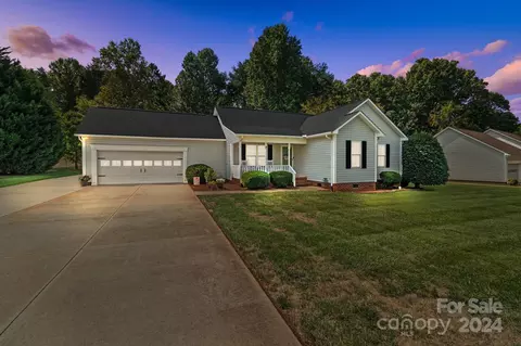 125 Hunters Point Dr, Rockwell, NC 28138