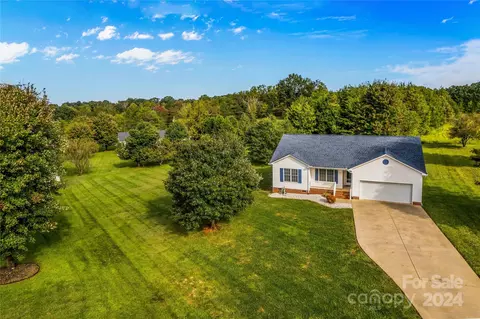 121 Rock Island Dr, Statesville, NC 28625