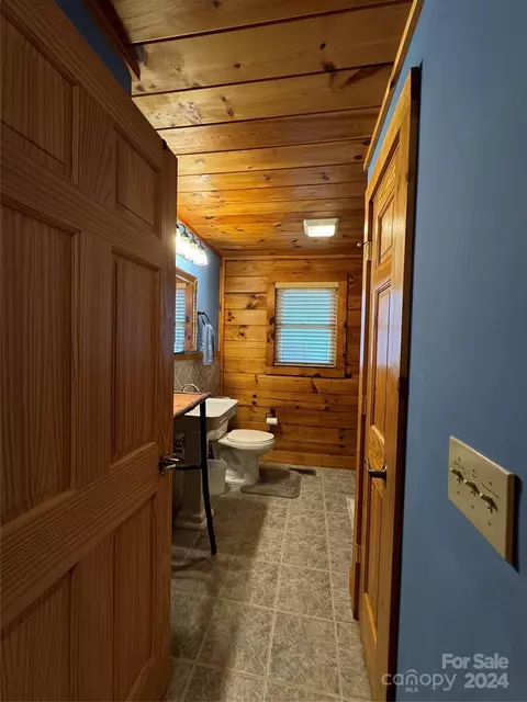 Bath - 795 Valley View Dr, Bostic, NC 28018 photo 1 of 7
