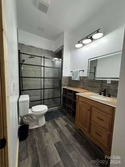 Bath - 795 Valley View Dr, Bostic, NC 28018 photo 5 of 7