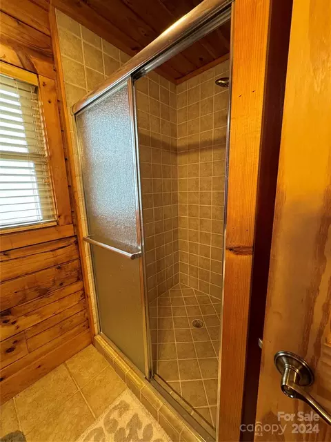 Bath - 795 Valley View Dr, Bostic, NC 28018 photo 4 of 7