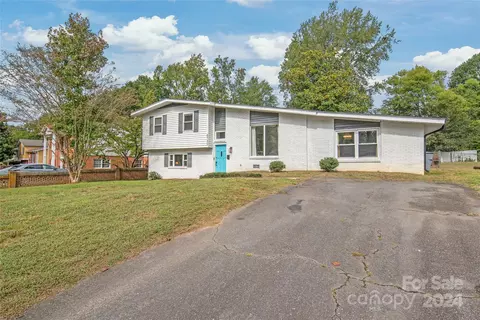 6735 Covecreek Dr, Charlotte, NC 28215