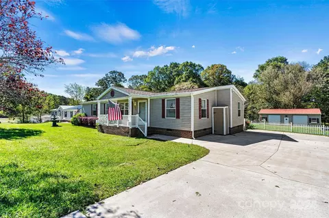 150 Brandenburg Dr, Statesville, NC 28677