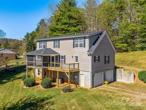 74 River Rd, Penrose, NC 28766