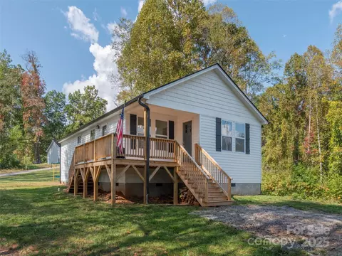 143 Leah Ln, Canton, NC 28716