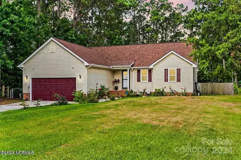 828 Wood Creek Dr, Hubert, NC 28539