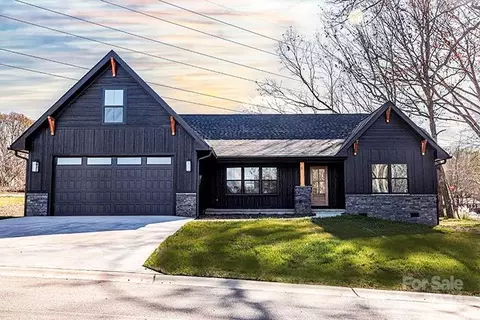 55 Scott Meadows Dr, Asheville, NC 28806
