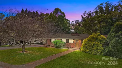 27 Morse Dr, Asheville, NC 28806