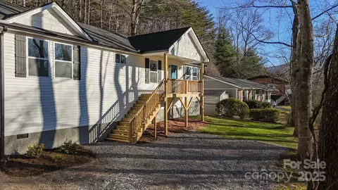 98 Dryid Hill Rd, Swannanoa, NC 28778