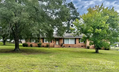 27 Edwards Cir, Great Falls, SC 29055