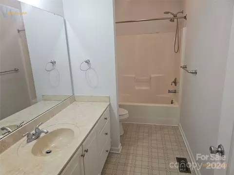 Bath - 4024 Pumpkin Pl, Monroe, NC 28110 photo 1 of 3