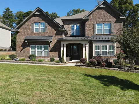 1801 Cavaillon Dr, Waxhaw, NC 28173