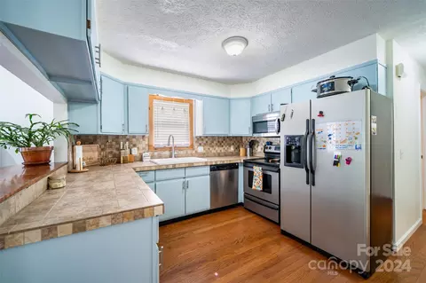 Kitchen - 204 Mint Way, Flat Rock, NC 28731 photo 2 of 3