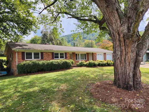 569 Case Cove Rd, Candler, NC 28715