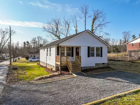161 N Jones St, Hendersonville, NC 28739