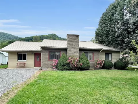 1208 Allens Creek Rd, Waynesville, NC 28786