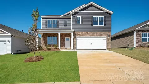 818 Adelston Ln, Asheville, NC 28804
