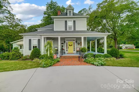 101 S Maple St, Dallas, NC 28034