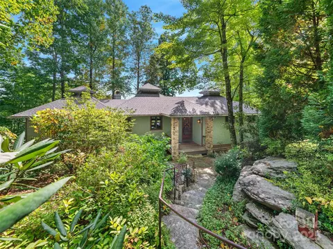 393 Deer Trail Dr, Burnsville, NC 28714