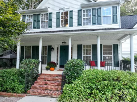 2128 Candlelight Woods Dr, Matthews, NC 28105