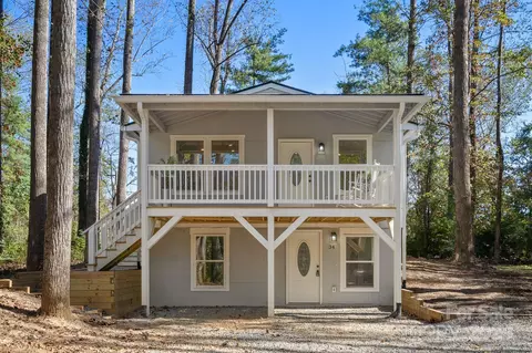 34 Rollins St, Hendersonville, NC 28792