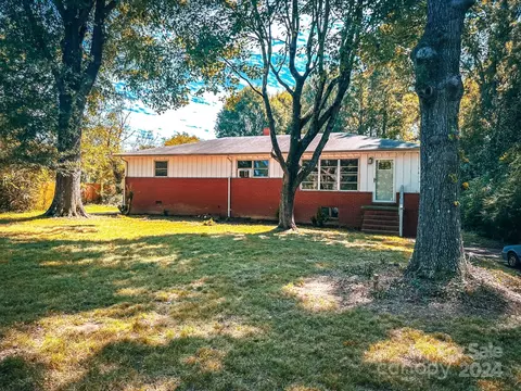 78 Dogwood St, Badin, NC 28009