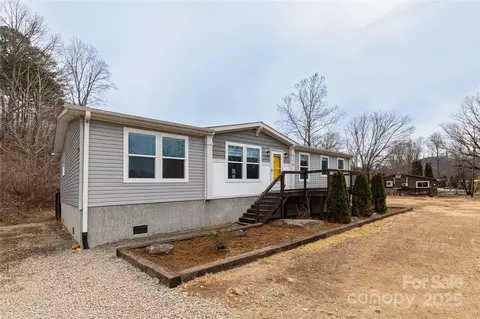 250 Flat Creek Rd, Black Mountain, NC 28711