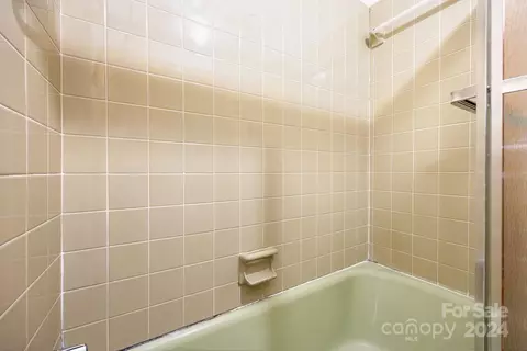 Bath - 1122 Laurel St, Salisbury, NC 28144 photo 2 of 2