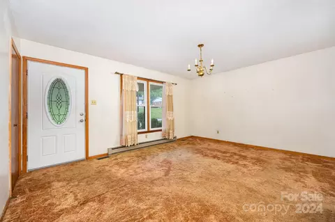 Living - 1122 Laurel St, Salisbury, NC 28144 photo 2 of 3