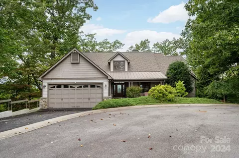 19 W Bobcat Ct, Hendersonville, NC 28739