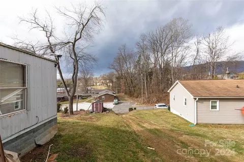 30 Casey St, Waynesville, NC 28786